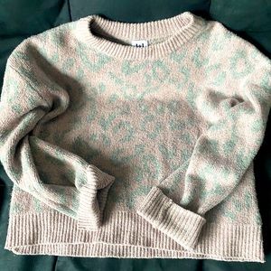 John & Jenn Pink/Gray Leopard pattern cozy sweater